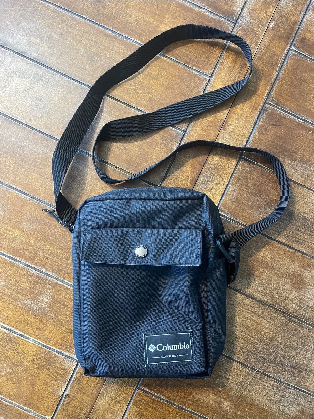 Columbia Black Compact Messenger Crossbody Bag